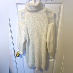 White sweater. Shoulder with lace size S/M